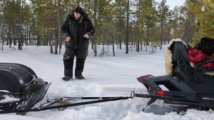 как вытащить груженый снегоход с волокушей из глубокого снега.