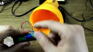 Переделываем аккумуляторный светодиодный прожектор под аккумулятор 18650 Li-Ion