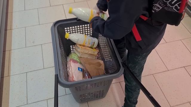 Сколько я трачу на продукты в Польше. Цены на продукты в Варшаве. Жизнь в Польше #польша2022 смотреть онлайн