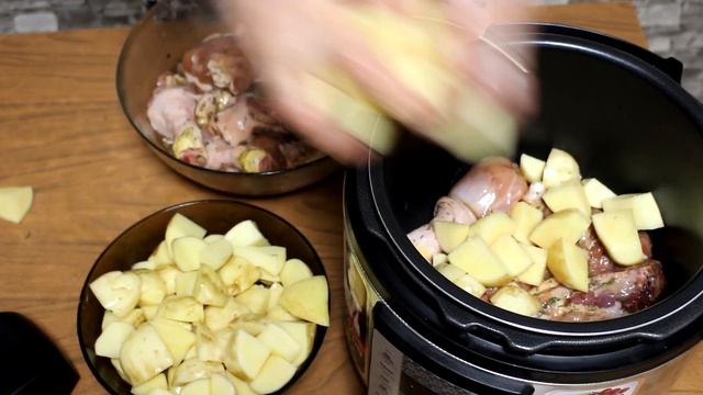 Обалденная картошка с курицей в мультиварке Redmond