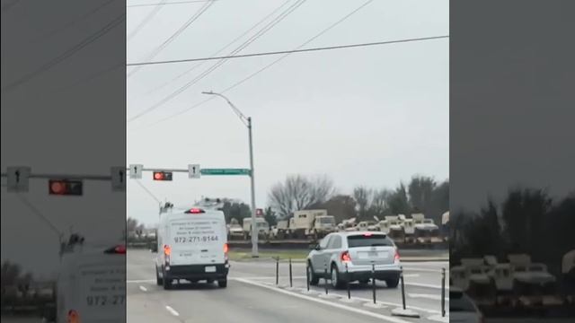 В США фиксируются активные перевозки военной техники железнодорожным транспортом смотреть онлайн