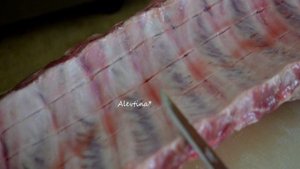 Свиные ребрышки, вареные в маринаде