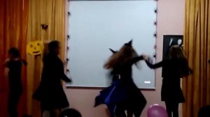 Я танцую танец ведьм на хэллоуин