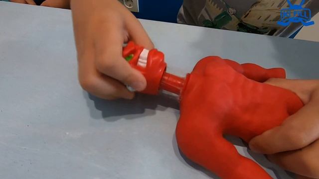 Испытываем игрушки СТРЕТЧ АРМСТРОНГ и ВАК-МЭН. Stretch Armstrong VS Vac-Man смотреть онлайн