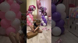 СЮРПРИЗ для Алисы?? Распаковка подарков. Игрушки для девочек. Лего. Энчантималс. Пони.