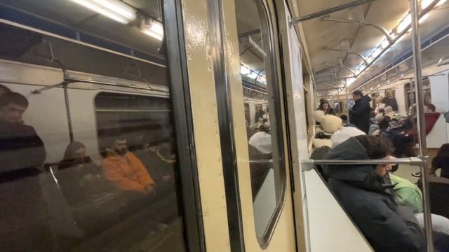 Поездка на 81-717/714 по Калужско-Рижской линии(6) от «Новоясеневская» до «Тургеневская» смотреть онлайн