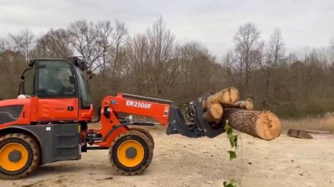 Обзор работы фронтального телескопического погрузчика Everun ER2500F