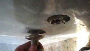 Замена шлангов и отсекающих кранов смесителя раковины.
