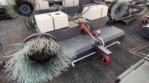 Коммунальная дорожная щетка с бункером на мини погрузчик