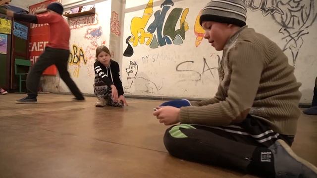 БРЕЙК ДАНС ТРЕНИРОВКА. ПРАКТИКУЕМ ГЕЛИК ( WINDMILL ). смотреть онлайн