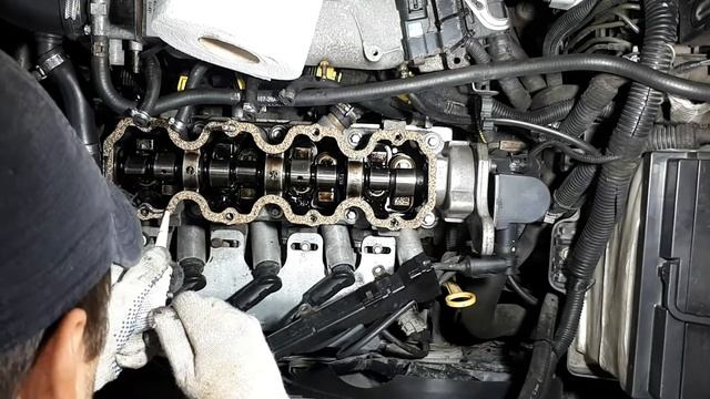 Установка прокладки клапанной крышки на Opel Astra G 2003 г. Мотор Z16SE смотреть онлайн