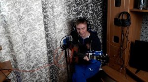 Парень в кепке и зуб золотой (Дворовая) на гитаре