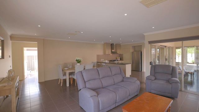 12 Clematis Crescent, Wyndham Vale. Alex Krnjeta. Ray White Werribee смотреть онлайн