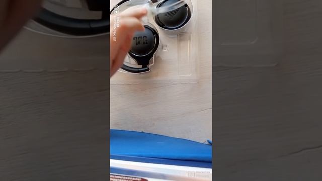распаковка на наушники JBL. смотреть онлайн