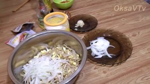 Салат из пророщенной сои по-корейски. Salad with soy sprouts. Korean food.