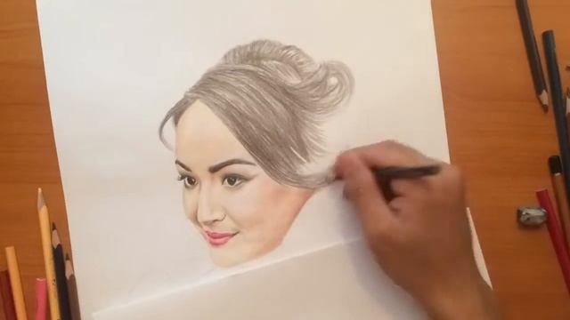 Портрет цветными карандашами.(Красивая девушка)