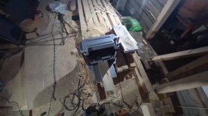 КАК СДЕЛАТЬ ОКОСЯЧКУ,И ПОСТАВИТЬ ЖЕЛЕЗНУЮ ДВЕРЬ СВОИМИ  РУКАМИ В ДЕРЕВЯННОМ ДОМЕ.