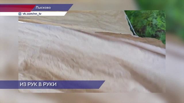Мастерицы центра «Рассвет» в Лысково вяжут для бойцов СВО мочалки и шьют нарукавники для госпиталей