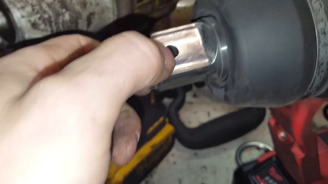 Спустя 2 месяца эксплуатации самого мощного аккумуляторного гайковерта Milwaukee с квадратом 1 дюйм смотреть онлайн