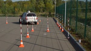Параллельная парковка на автодроме