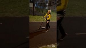 Вилли на самокате