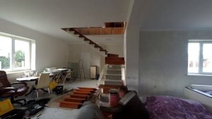 Монтаж деревянных ступеней на бетонную лестницу в TimeLaps