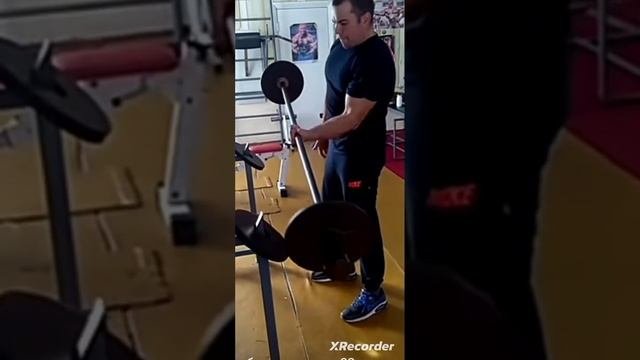 Штанга на бицепс одной рукой 32 кг.
