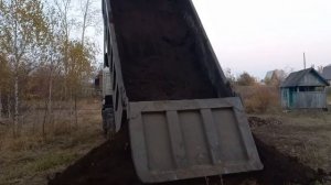 Привезли 30 тонн плодородного слоя земли.