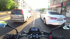 едем на другой конец города чтобы заправиться