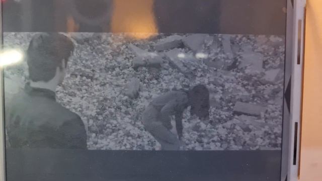 watching a movie on an Eink display смотреть онлайн