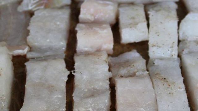Минтай с луком и сыром запеченный в духовке