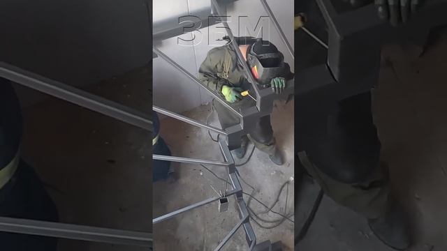 Лестница металлическая смотреть онлайн