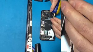 iPhone 12 после попадания воды.