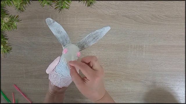 Зайчик из пластиковой бутылки символ нового 2023 года