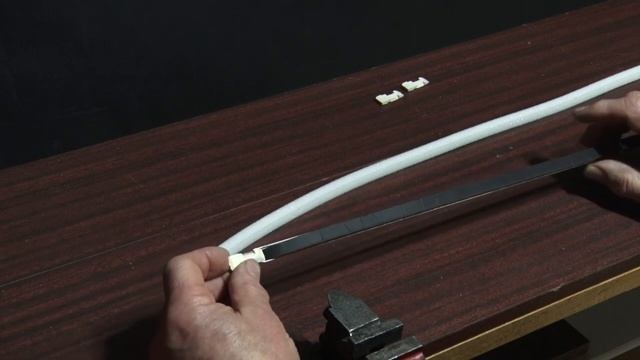 Замена поролона на вязальной машине Brother. Replacing foam rubber on a Brother knitting machine.