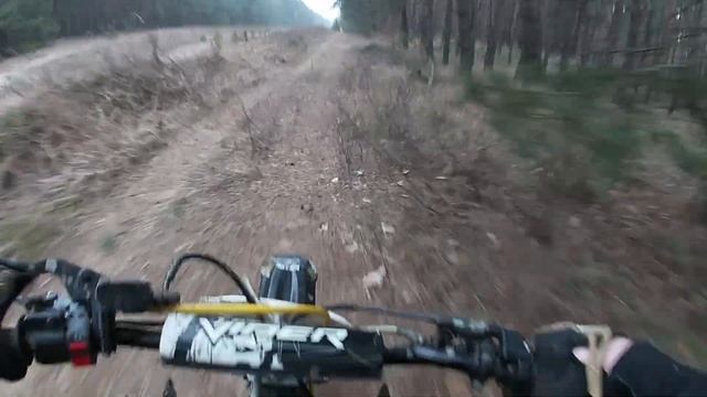 Превышение ожиданий? Газ до отказа на питбайке Viper150P: Испытание в лесу! смотреть онлайн