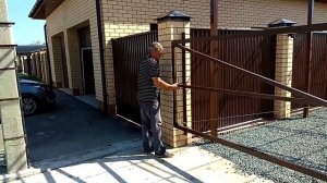 ООО "ДОБРОГРАД". Распашные одностворчатые ворота шириной 4,5 м. на опорных подшипниках.