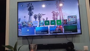 Как сделать на xbox так , что бы фон менялся при пролистывании игр на главном экране.
