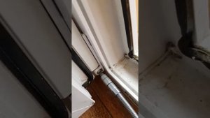 Не закрывается  пластиковая ДВЕРЬ на БАЛКОН.