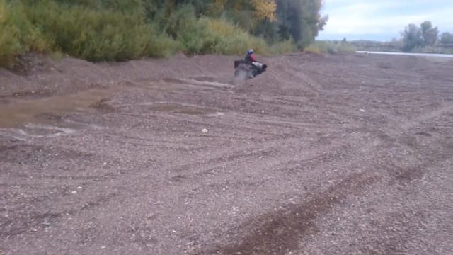 CF 500 2A катается по берегу смотреть онлайн