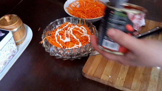 Самый вкусный салат с копченой куриной грудкой  с корейской морковью и фасолью.