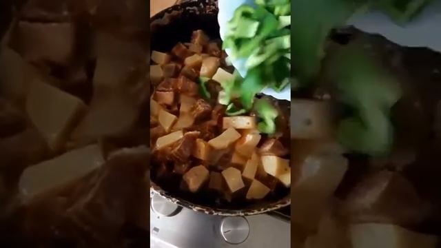 Обалденные мясные тефтельки и овощное рагу смотреть онлайн