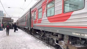 ЭП2К-163 с пассажирским поездом Нижневартовск-Пенза прибывает на станцию Екатеринбург-Пассажирский