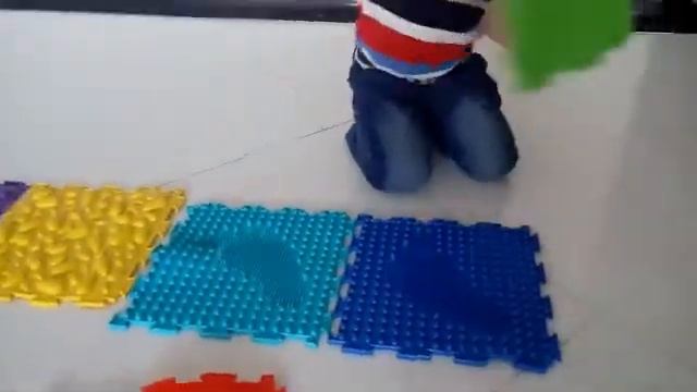 Массажный коврик. Бегаем и лечим плоскостопию. смотреть онлайн