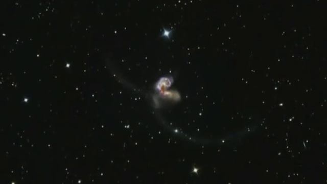 Hubble Zooming on the Antennae Galaxy смотреть онлайн