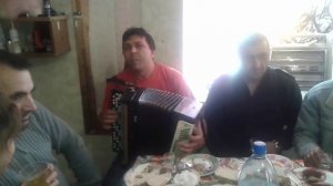 циган Алібаба играет на баяне