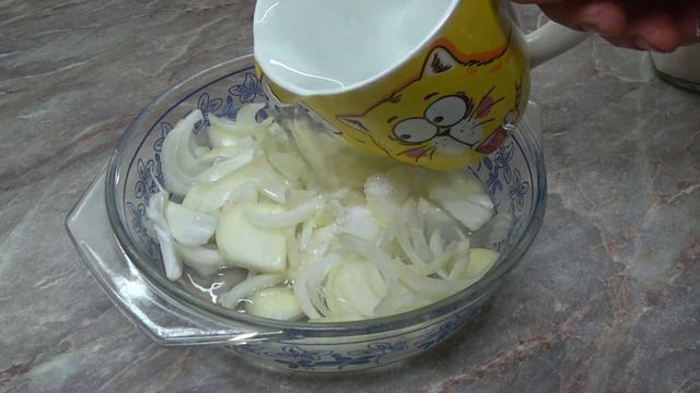 Маринованный лук!Быстрый вкусный рецепт для второго блюда!