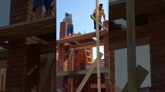 Дом из керамическо блока. Опорные столбы для входной группы