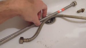 Выбор гибкого шланга в смеситель.