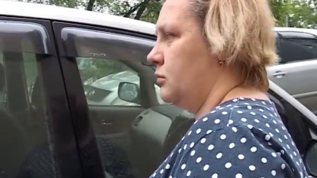 Женщина, забыв грудного ребёнка в машине, отправилась по делам смотреть онлайн